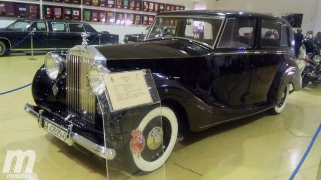 Coches clásicos de la Sala Histórica de la Guardia Real