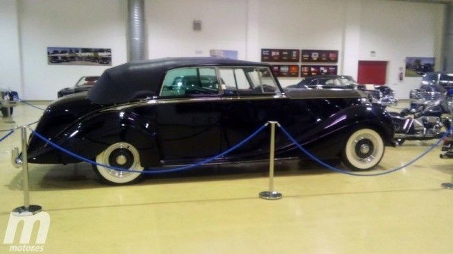 Coches clásicos de la Sala Histórica de la Guardia Real