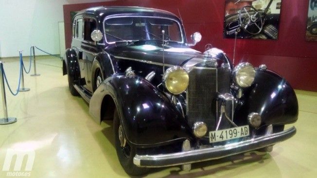 Coches clásicos de la Sala Histórica de la Guardia Real