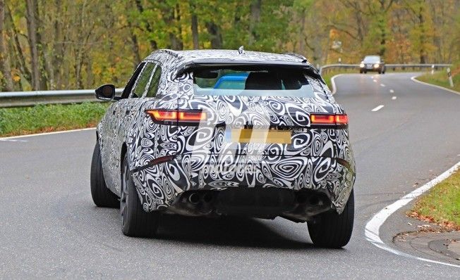 Range Rover Velar SVR - foto espía posterior