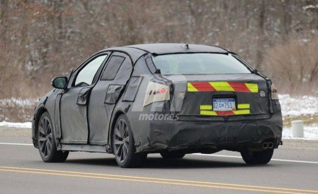 Toyota Corolla Sedán 2019 - foto espía posterior