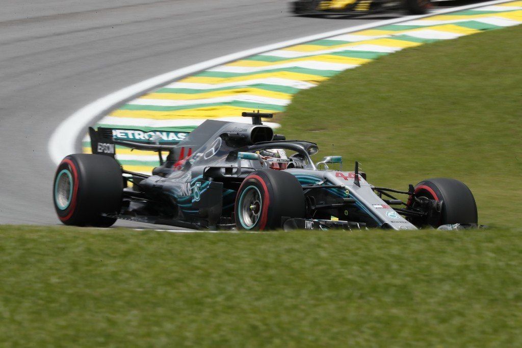 Hamilton agranda sus números con la décima pole de la temporada