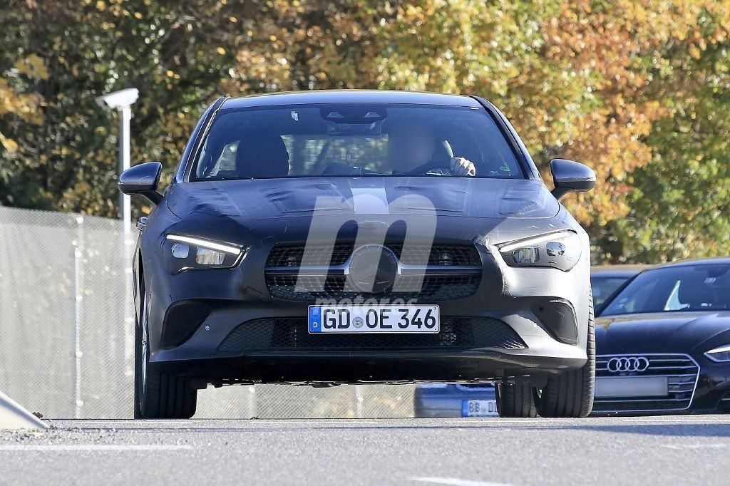 Nuevas fotos espía de la segunda generación del Mercedes CLA permiten ver más detalles