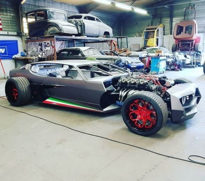 Convierten un Lamborghini Espada en un Hot Rod ciberpunk retrofuturista