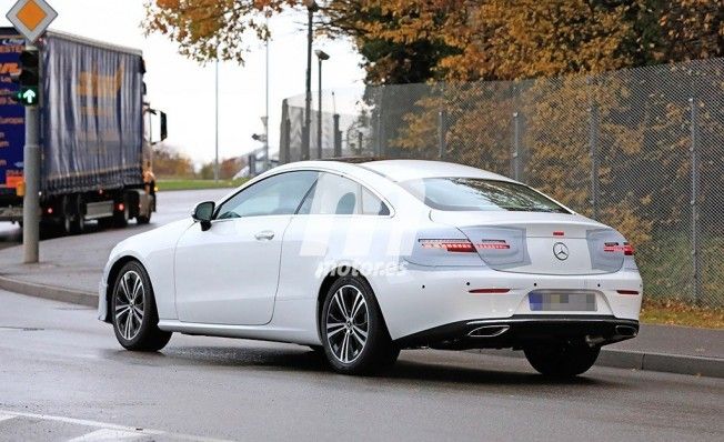 Mercedes Clase E Coupé 2020 - foto espía posterior