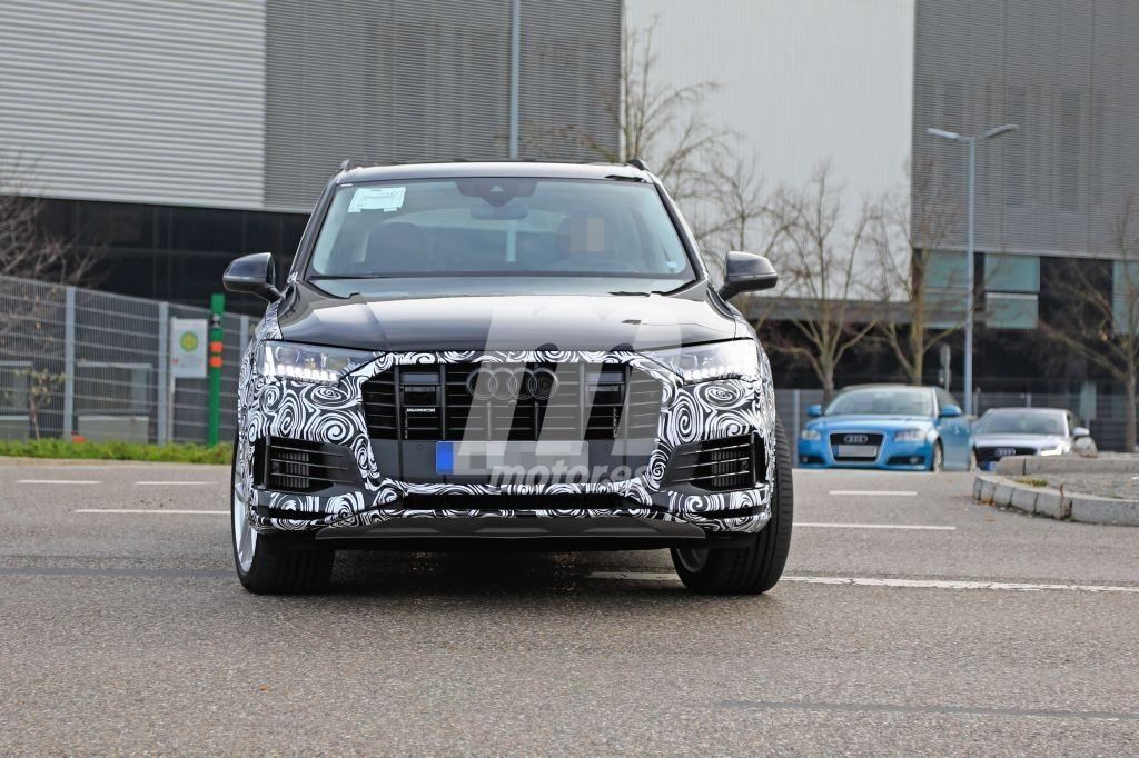 Nuevas fotos espía de la actualización del Audi Q7 muestran también su interior