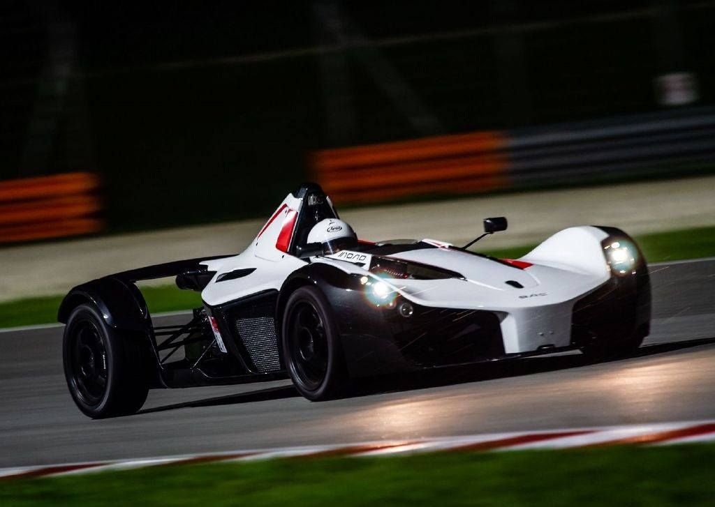 El BAC Mono roba el récord para vehículos de calle en Sepang