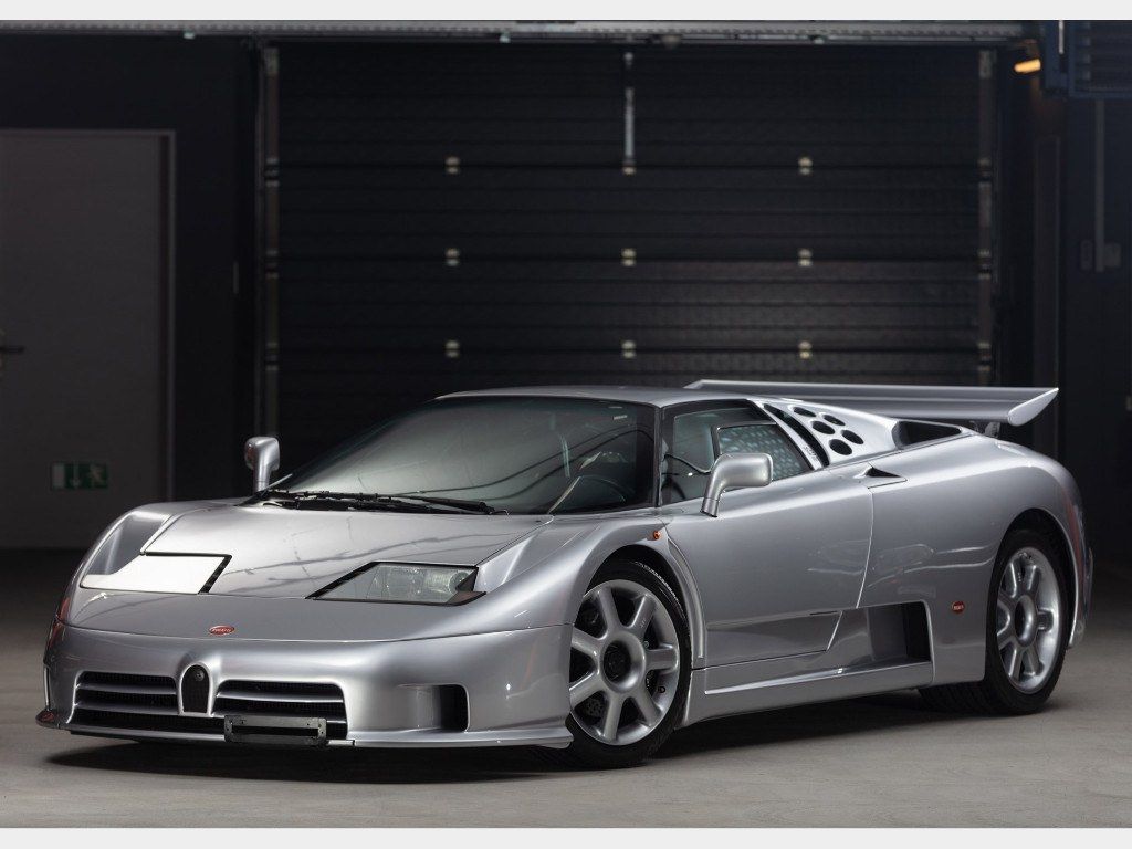 Uno de los escasos Bugatti EB110 SS [casi] a estrenar a subasta