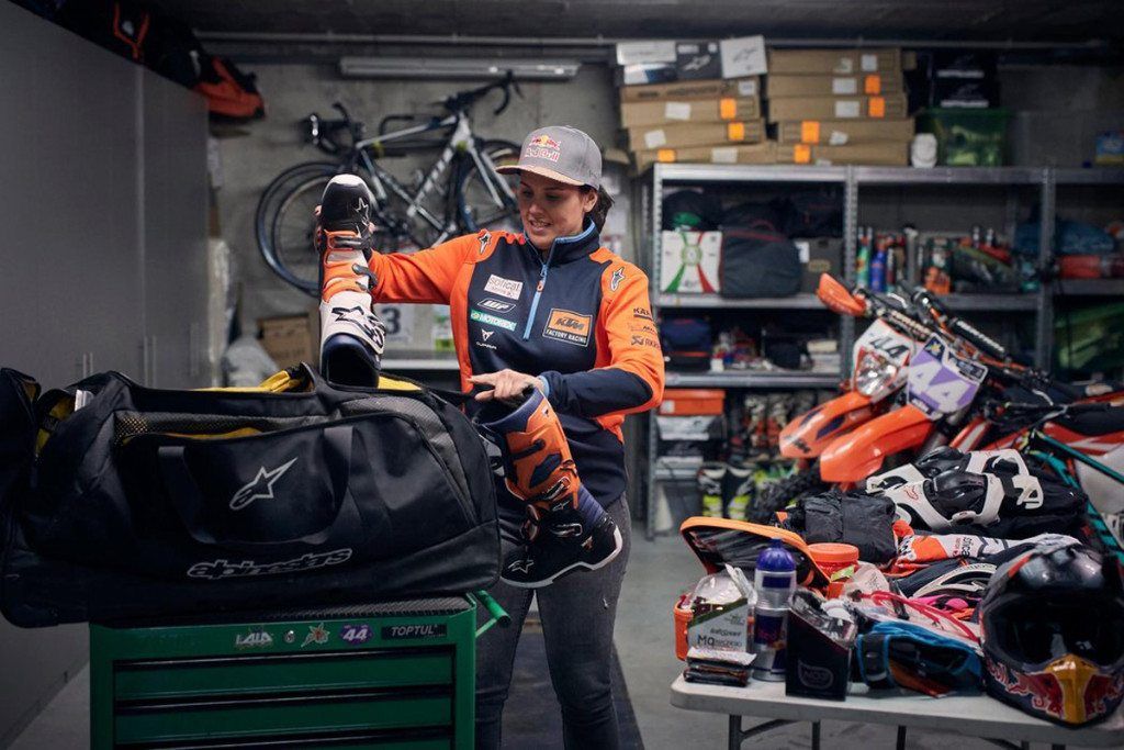 Dakar 2019: Los secretos de la mochila de Laia Sanz