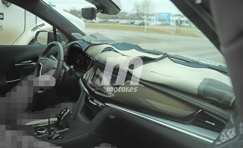 El interior del Cadillac XT6 al descubierto en estas fotos espía