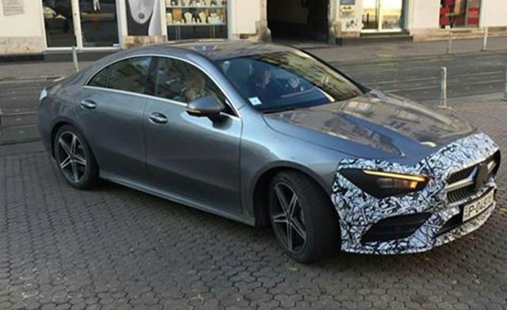 El nuevo Mercedes CLA sigue perdiendo camuflaje, llegará en 2019