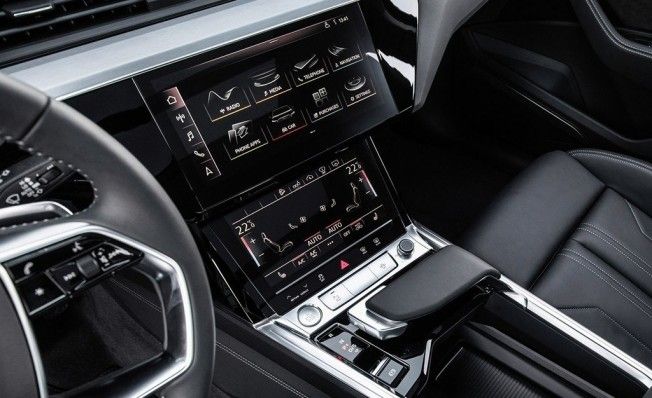 Audi e-tron - interior