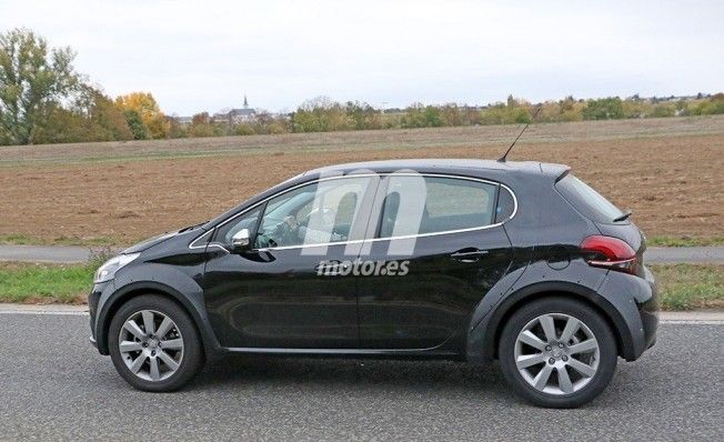 Peugeot 1008 - foto espía