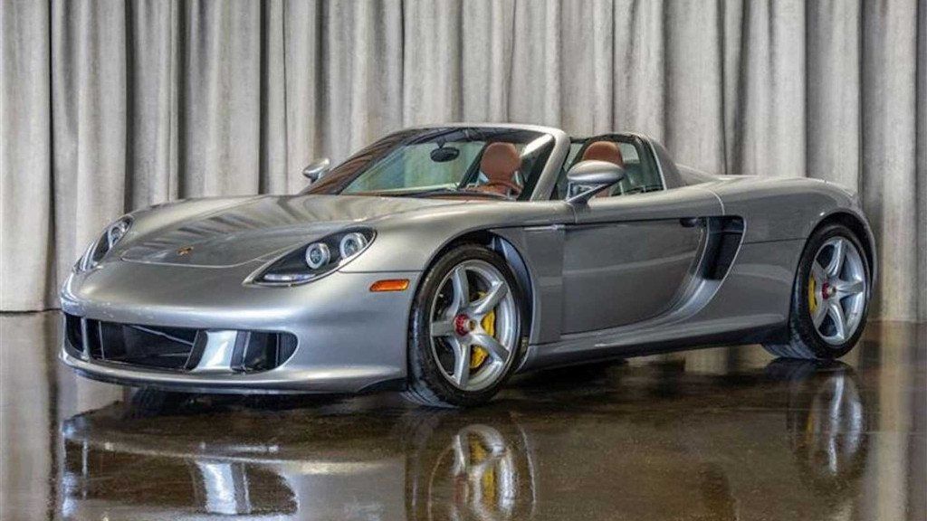 Aparece a la venta un Porsche Carrera GT 2005 a estrenar