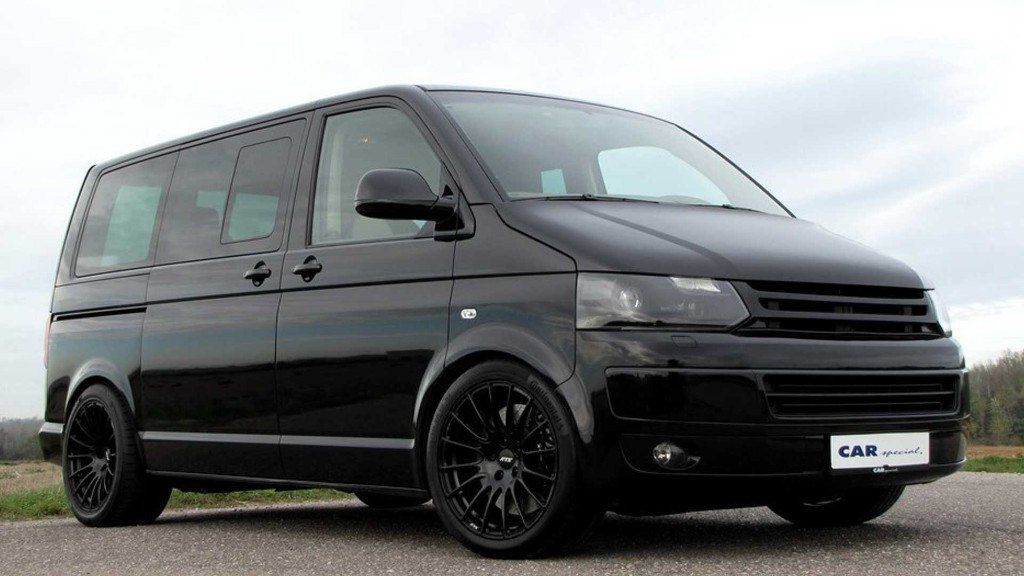 Esta Volkswagen Multivan con motor Porsche 911 Turbo es el familiar perfecto