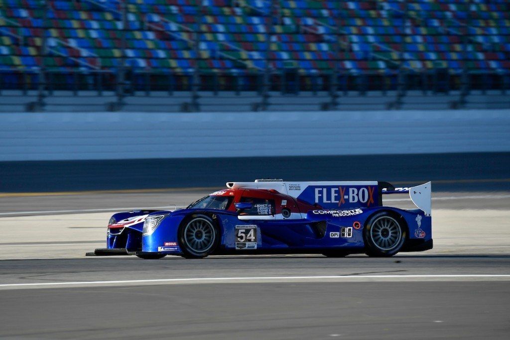 El Nissan #54 se lleva los libres nocturnos de Daytona a los que Alonso no sale