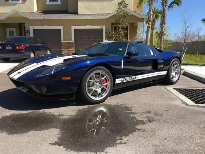 Nuevo ejemplar del Ford GT 2006 aparece a la venta a estrenar