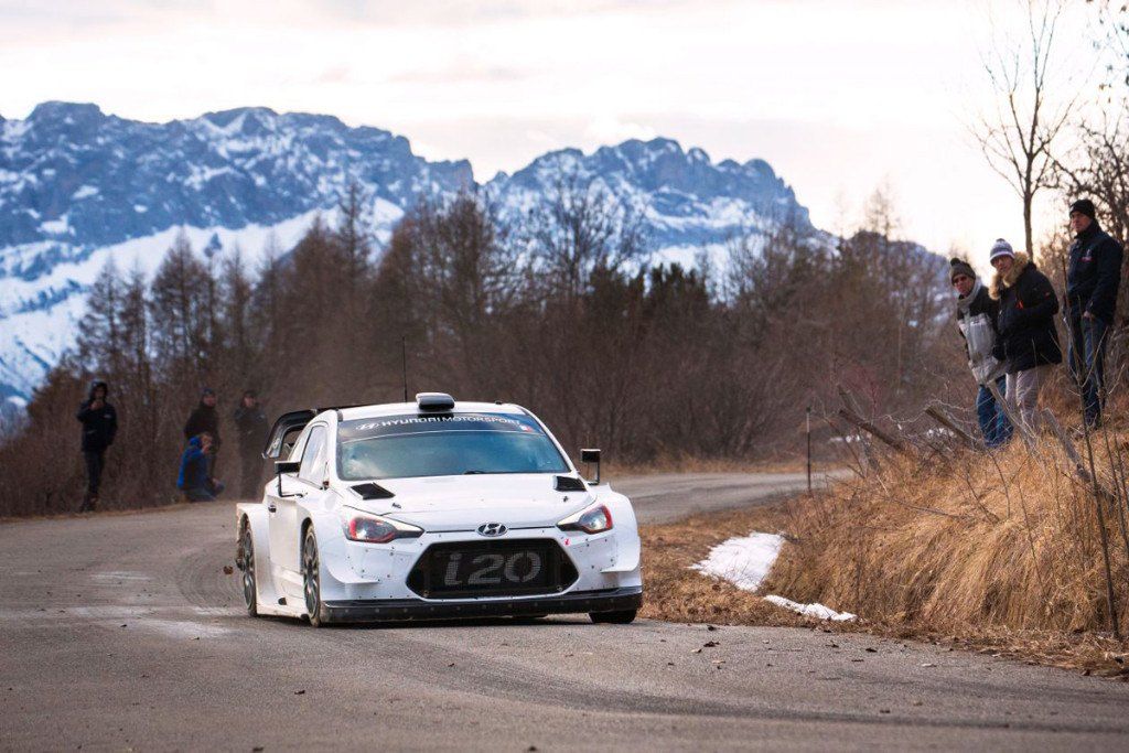 Hyundai, con Loeb como estrella, va a por el 'Monte'