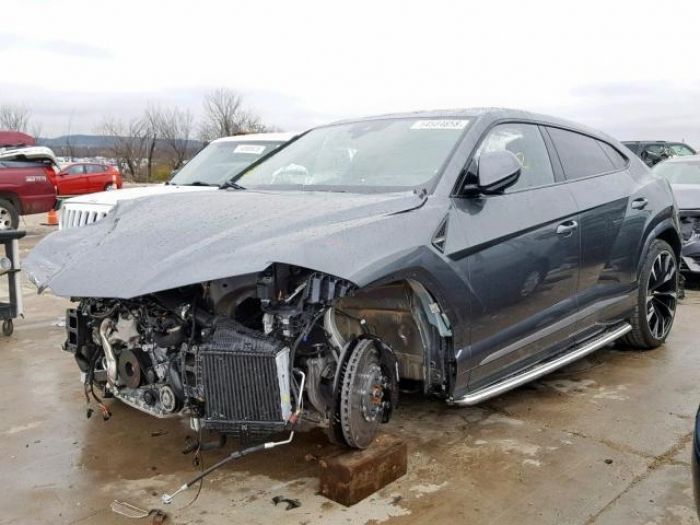 Ya existe un Lamborghini Urus siniestrado y se vende barato