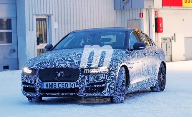 Jaguar XE 2019 - foto espía