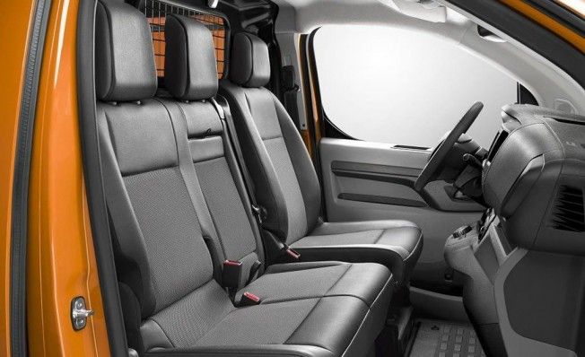 Opel Vivaro 2019 - interior