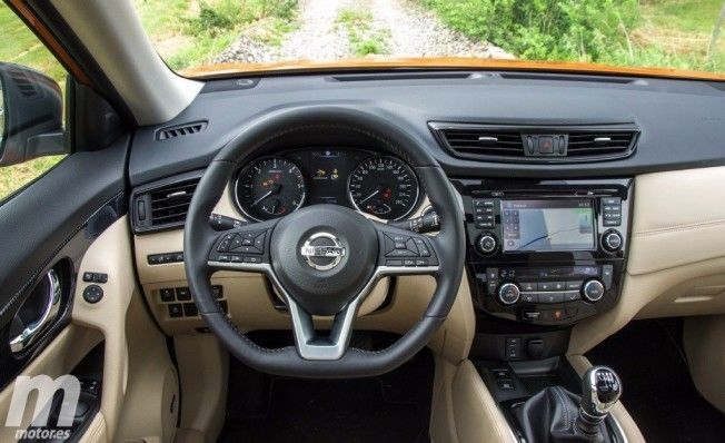 Nissan X-Trail - interior