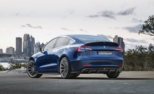 Tesla Model 3 modificado por RevoZport