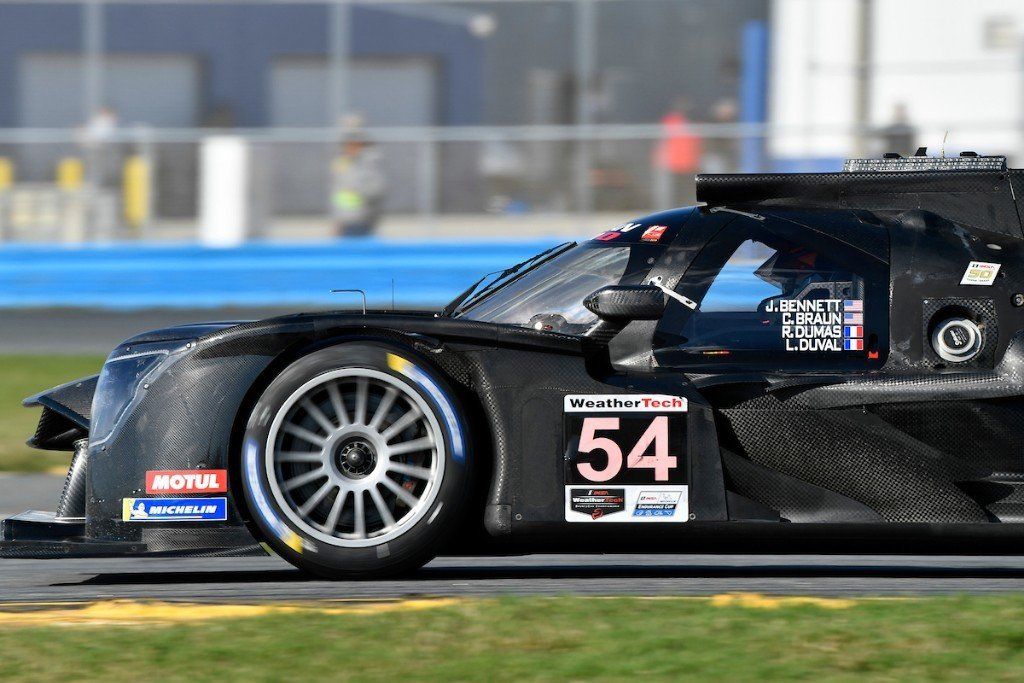 Nissan sorprende en la última sesión de los test de Daytona; el equipo de Alonso no sale