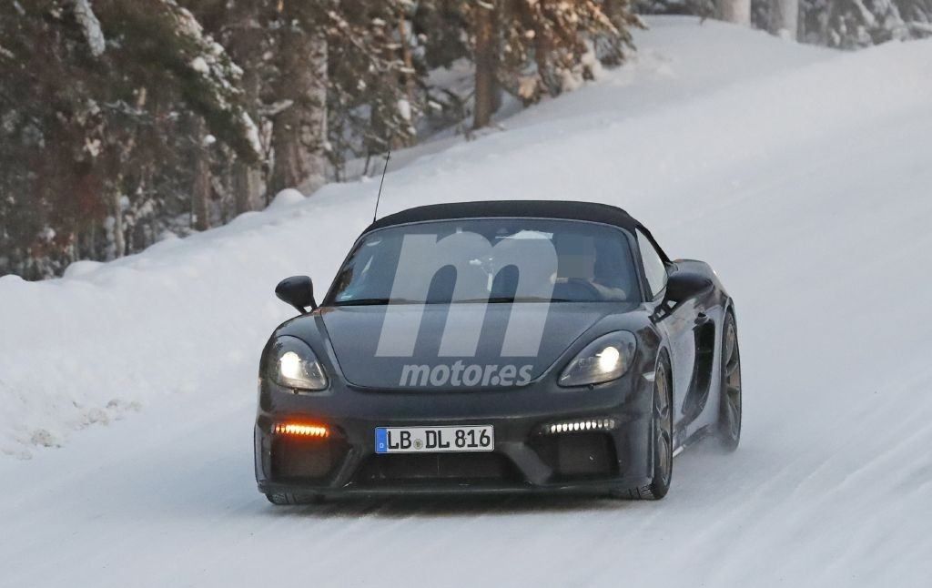 Nuevas fotos espía muestran al Porsche 718 Spyder en las pruebas de invierno