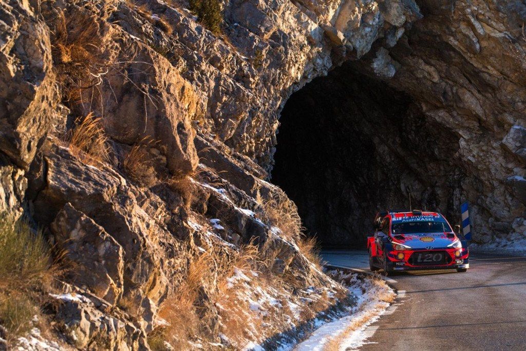 Thierry Neuville saca las uñas en el Rally de Montecarlo