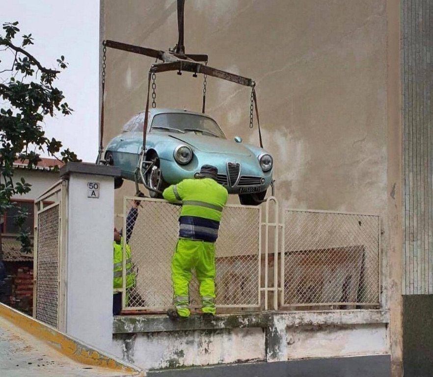 Rescatado un Alfa Romeo Giulietta SZ después de 35 años en un sotano