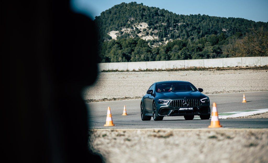 Así es la gymkhana gigante que prepara Mercedes para sus clientes en España