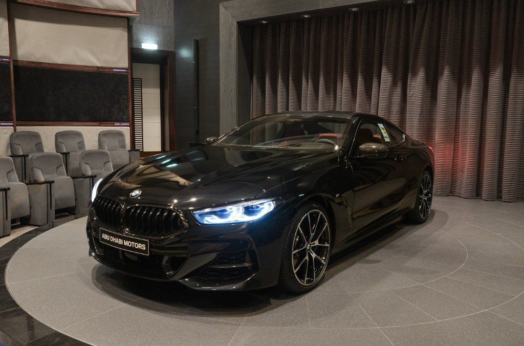 El BMW M850i luce elementos de carbono gracias a BMW Individual