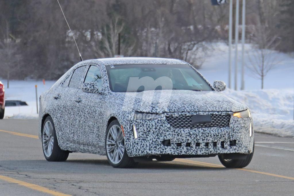 El Cadillac CT4 2020 se deja ver en la calle con sus nuevas ópticas