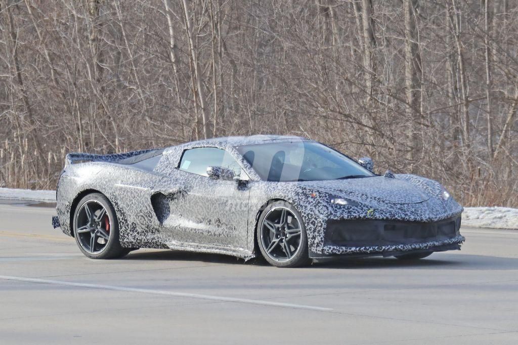 Los nuevos prototipos del Corvette C8 en una megagalería de fotos espía