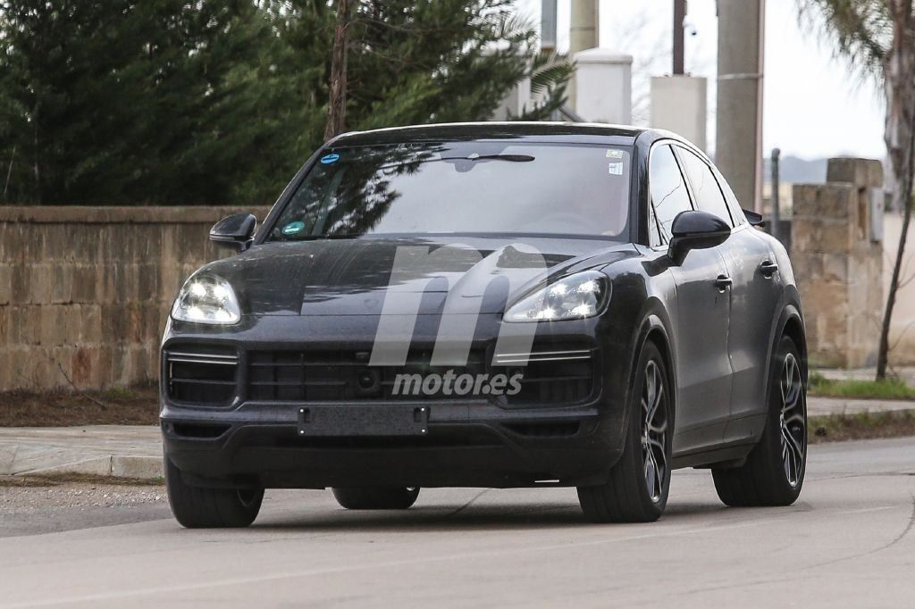 Nuevas fotos espía confirman un segundo spoiler trasero en el Porsche Cayenne Coupé