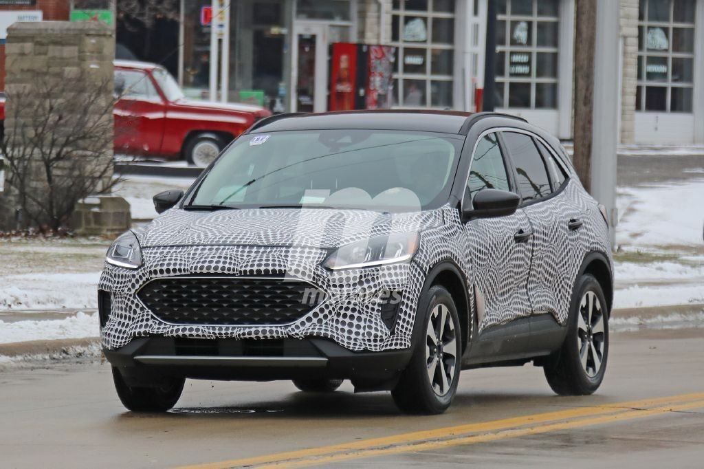 Unas fotos espía del interior desvelan al nuevo Ford Kuga Híbrido, todavía en pruebas