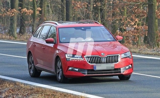 Skoda Superb Combi 2020 - foto espía