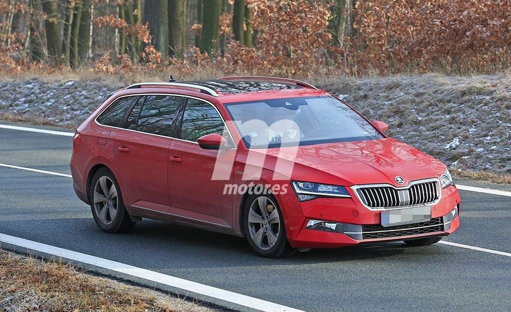 El nuevo Skoda Superb al detalle en estas fotos espía: cazadas las dos carrocerías