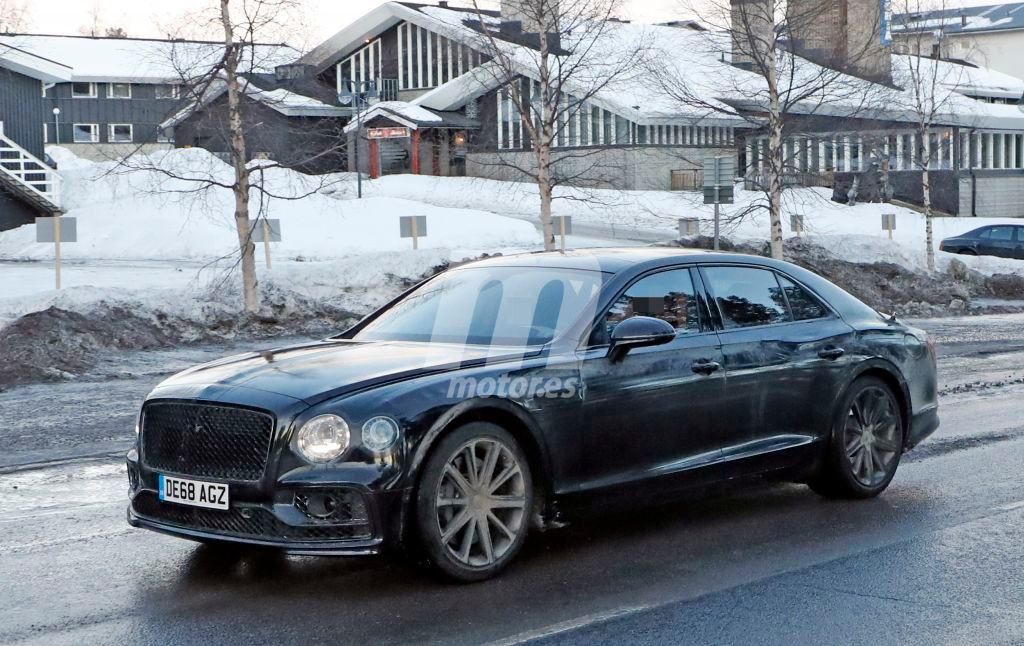 Cazamos el nuevo Bentley Flying Spur PHEV recargando sus baterías