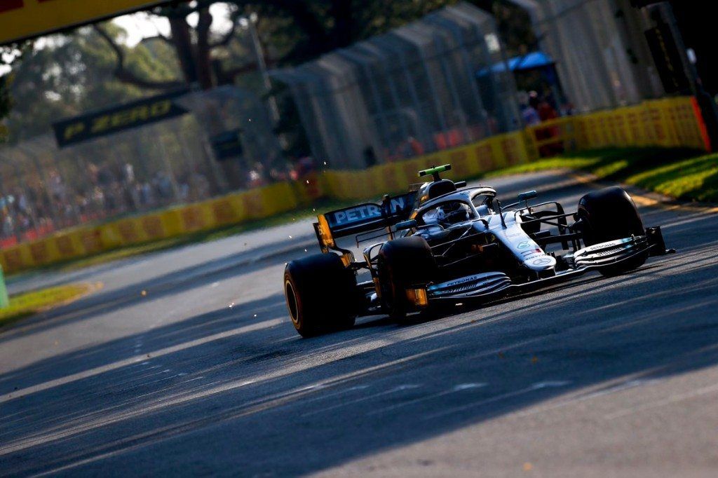 Bottas se lleva el primer punto por una vuelta rápida que dio mucho juego