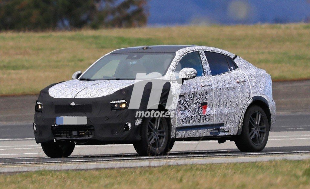 El nuevo Lynk & Co 01 Coupé pierde camuflaje en estas fotos espía