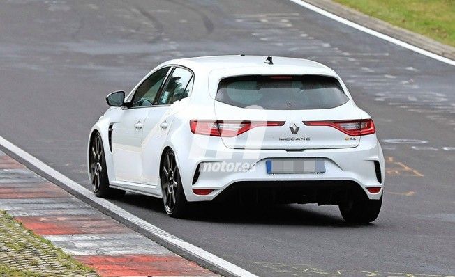 Renault Mégane RS Trophy-R 2020 - foto espía posterior