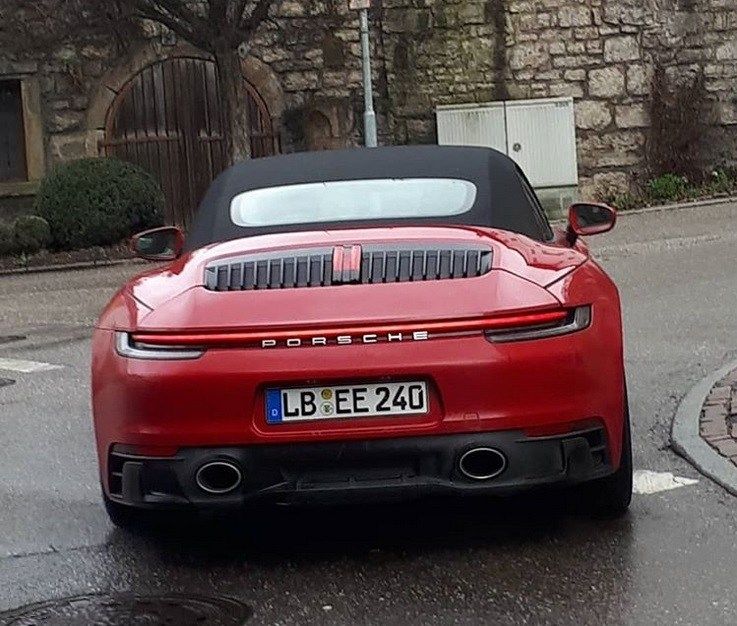 El Porsche 911 GTS Cabriolet 992 se deja ver en la calle totalmente al desnudo