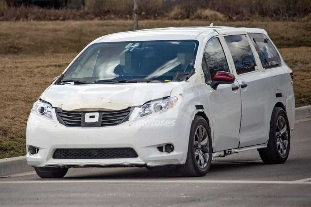 El nuevo Toyota Sienna 2021 cazado durante sus primeras pruebas