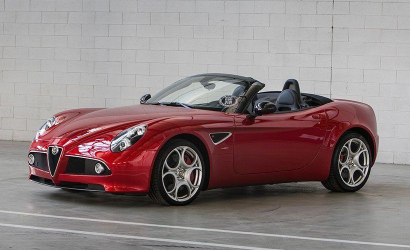 FCA pone a la venta un Alfa Romeo 8C Competizione y un 8C Spider a estrenar