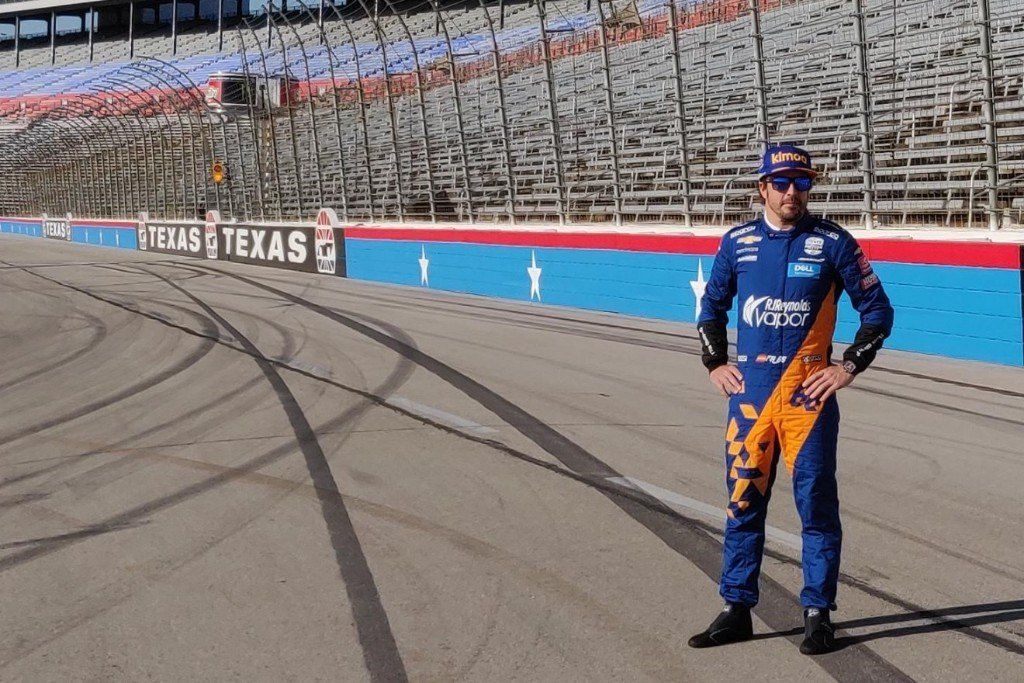 Primer test de Alonso en el óvalo de Texas con el nuevo coche