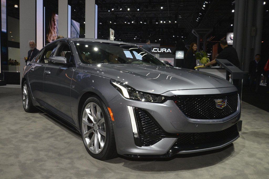 El nuevo Cadillac CT5 en vivo desde su stand en Nueva York