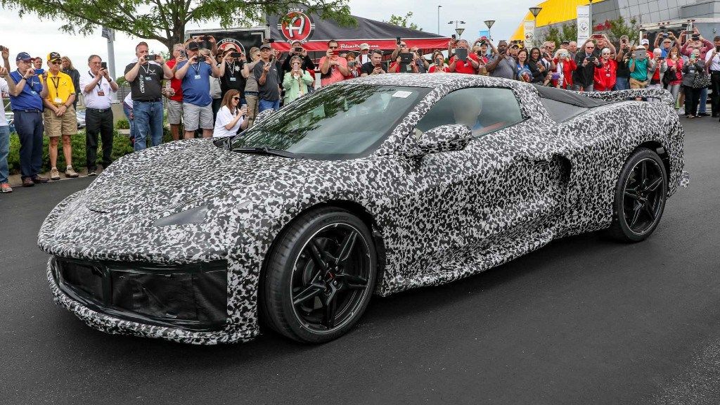 Chevrolet muestra en público el Corvette C8 y su nuevo emblema