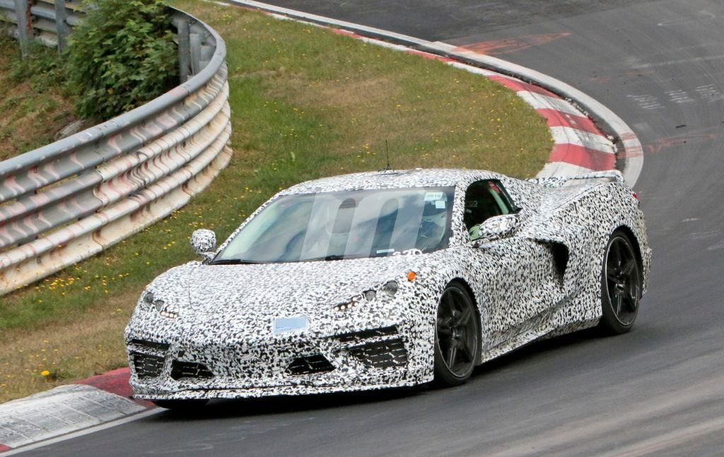 Chevrolet nos muestra el nuevo Corvette C8 en circuito a modo de adelanto